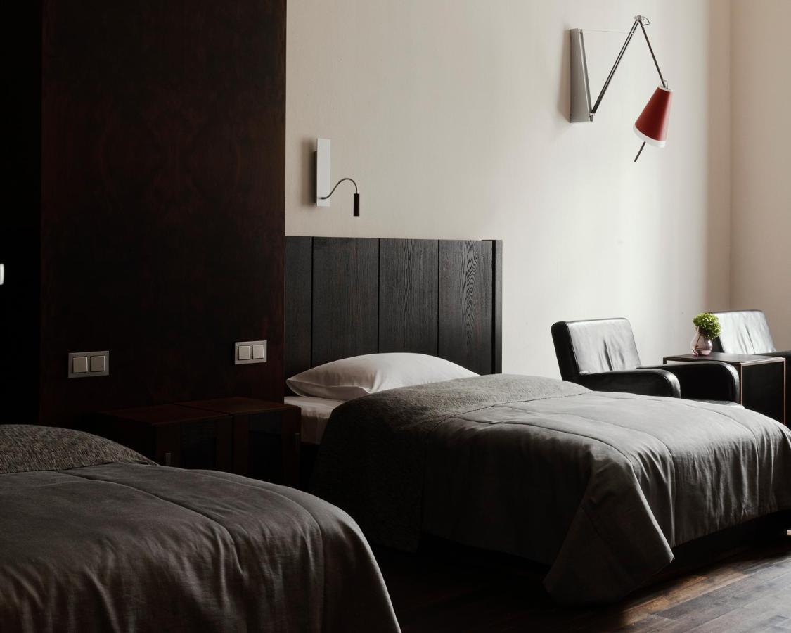 Hotel Monopol Wroclaw Bagian luar foto A room at the hotel