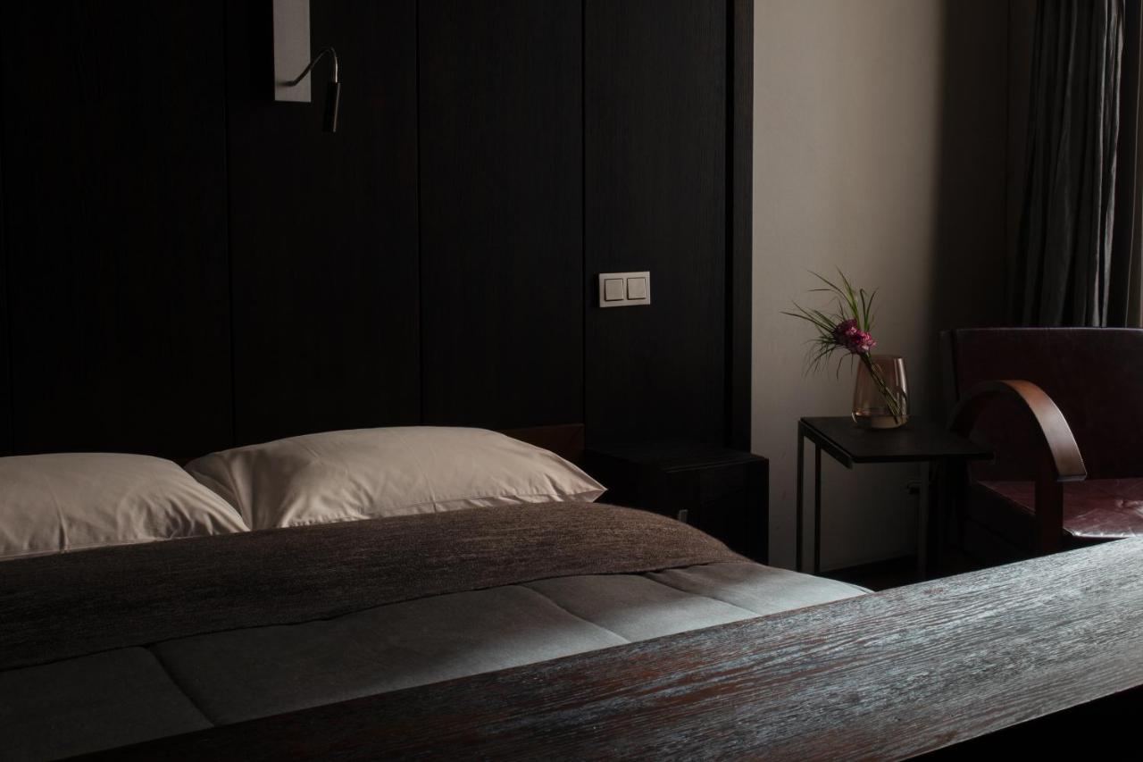 Hotel Monopol Wroclaw Bagian luar foto A bedroom