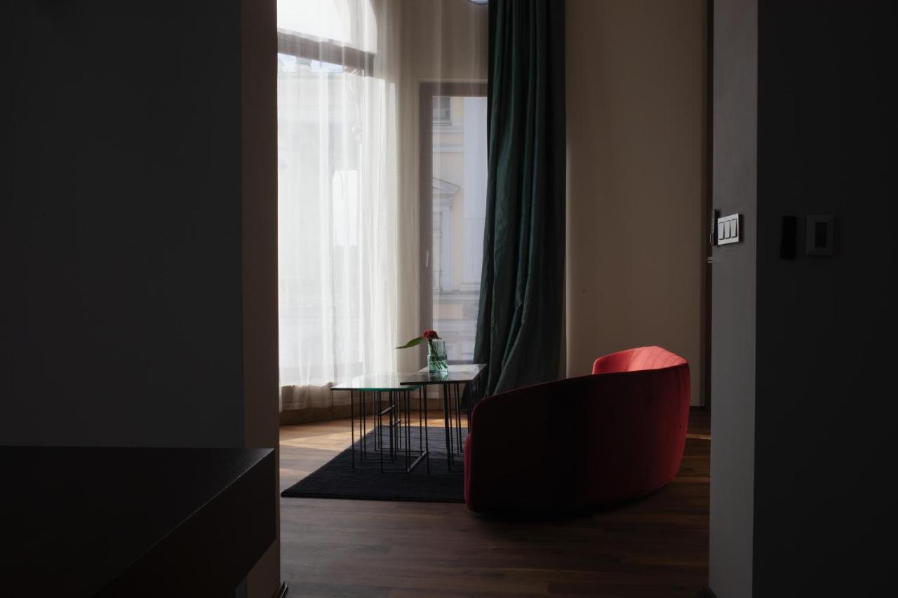 Hotel Monopol Wroclaw Bagian luar foto A room at the hotel